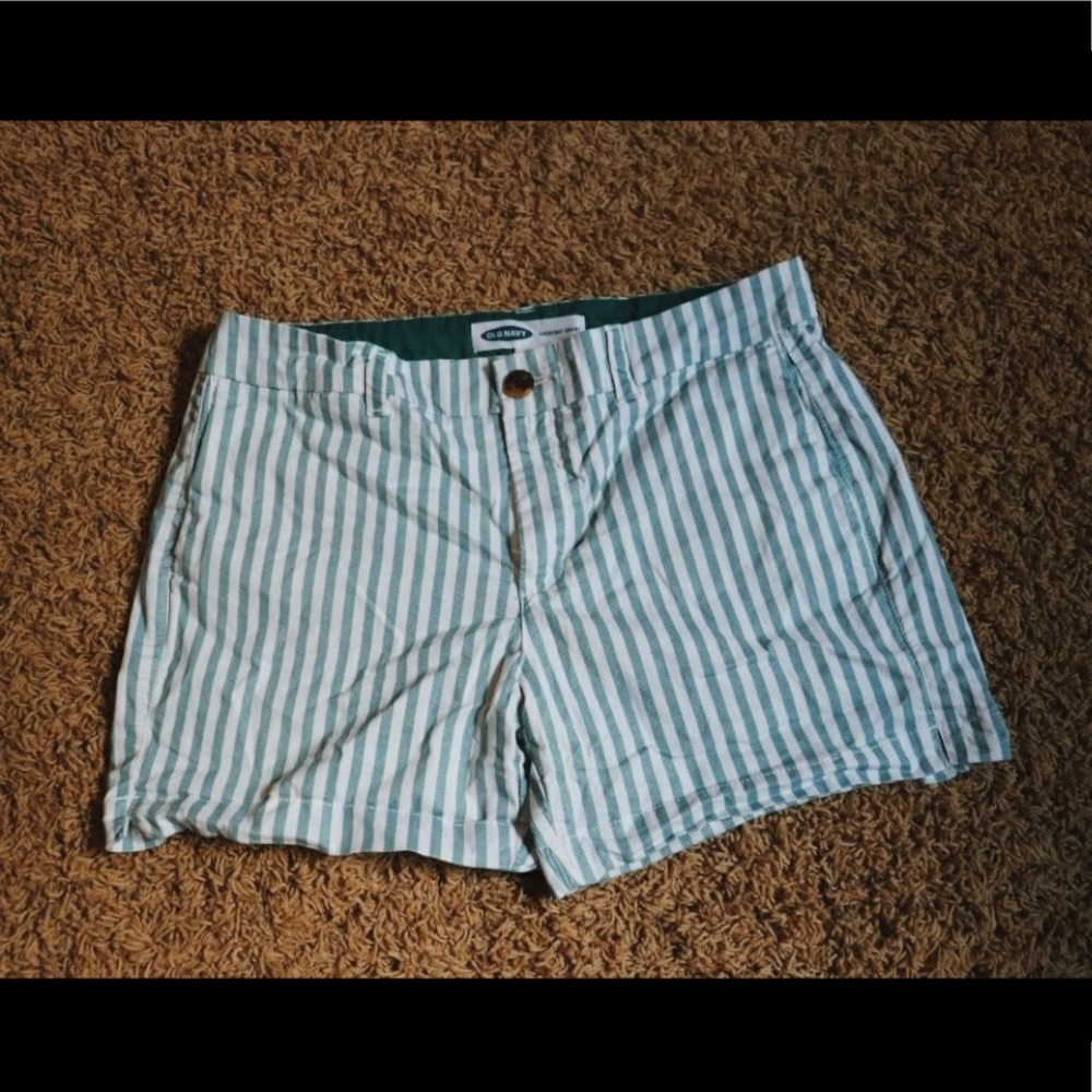 Cute striped shorts!